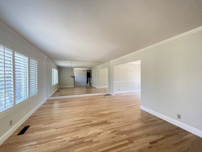 Building Photo - Large Almaden Home