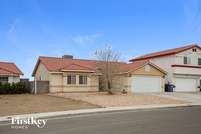 Foto del edificio - 5820 Meadow Dale Dr