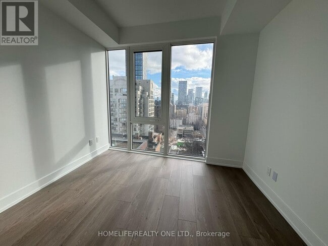 Building Photo - 308 Jarvis St