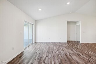 Building Photo - 1101 NW 1st Pl