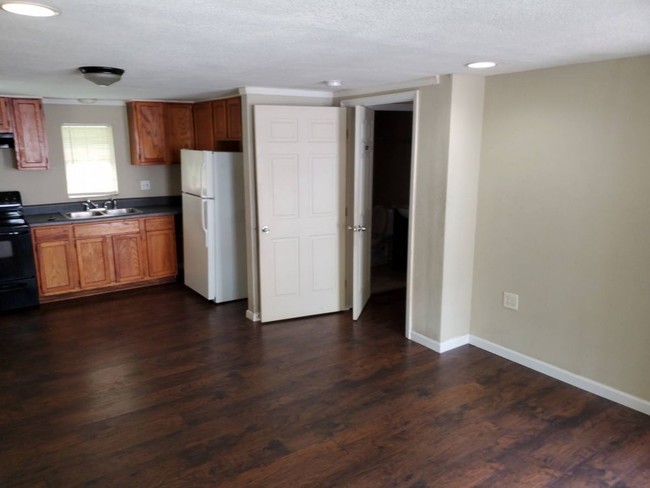 Building Photo - 608 Lester Road Unit 1