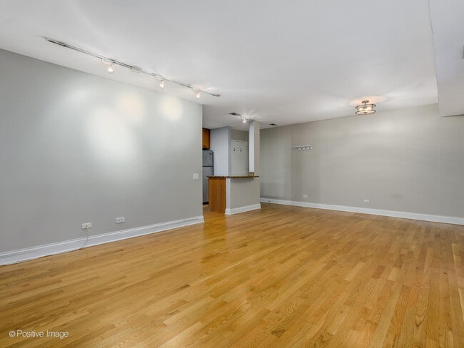 Building Photo - 2140 N Lincoln Ave