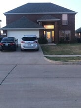 Building Photo - 4737 SW Greenwich Dr