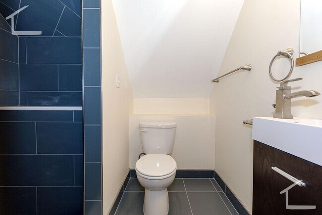 Foto del edificio - Large newly renovated 3 bedroom
