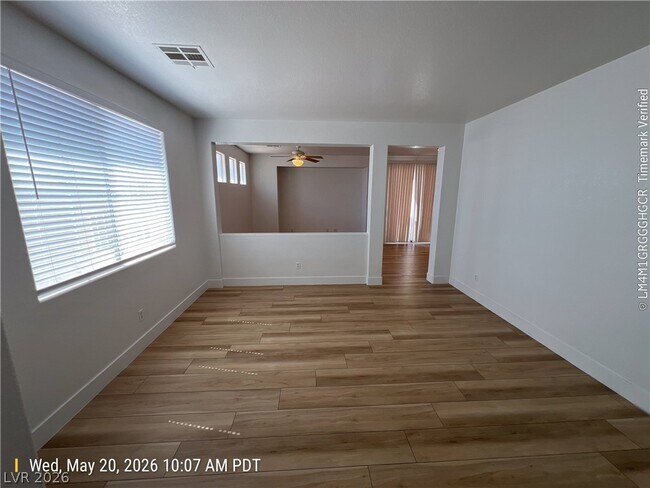 Foto del edificio - 8027 Sapphire Cove Ave