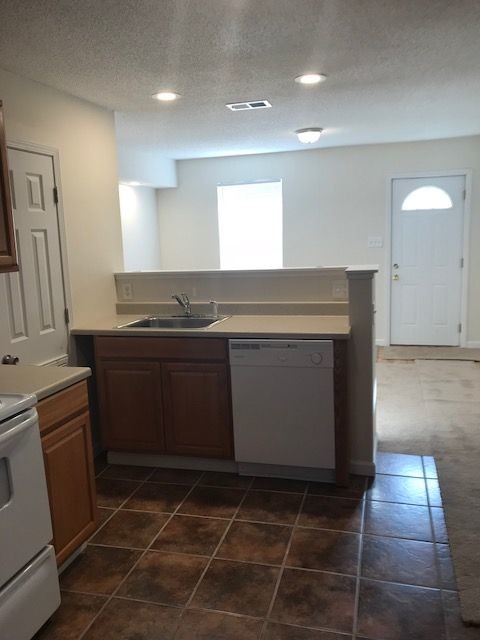 Building Photo - NEWLY RENOVATED 2 Bedroom GULFPORT