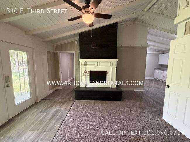 Foto del edificio - 310 E. Third Street-