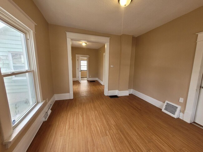 Foto del edificio - Two Bedroom Home with Washer/Dryer