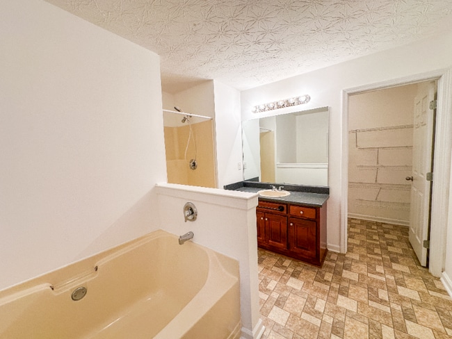 Foto del edificio - 600 Indian Trail