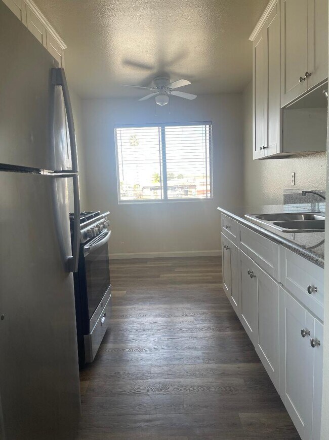 Building Photo - 721 12th St