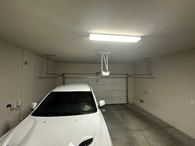 Building Photo - 7446 Sunray Point St