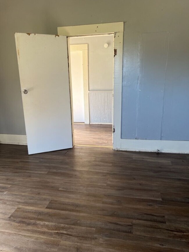 Building Photo - Two Bedroom Home