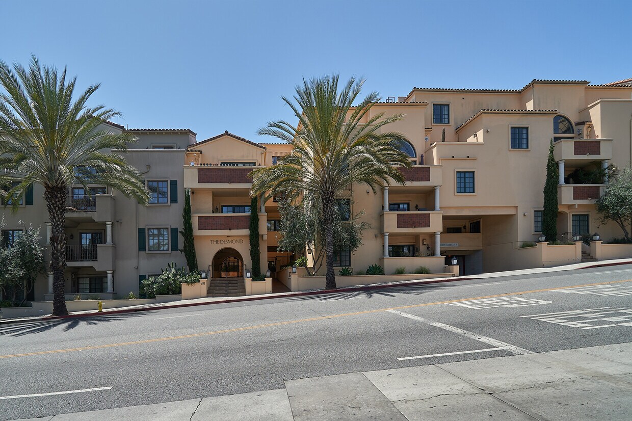 851 N San Vicente Blvd Unit 102, West Hollywood, CA 90069 Condo for Rent in West Hollywood, CA