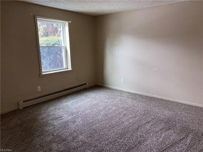 Building Photo - 161 Weller Dr