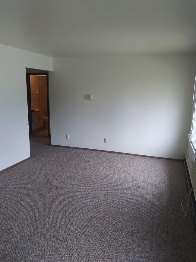 Building Photo - 6272 N. 101st St. Apt. 206- 2 Bedroom Upper