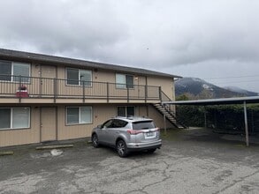 Building Photo - 1703 NE Fairview Ave