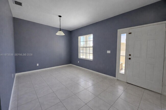 Foto del edificio - 2502 W 10th St