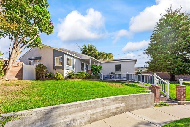 Foto del edificio - 16710 Elgar Ave