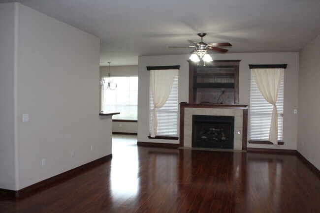 Building Photo - Spring Move In Special!!  $150 off first m...