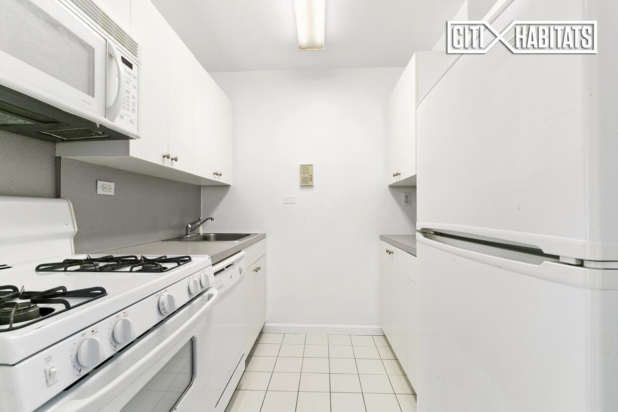 Building Photo - 235 S Lexington Ave