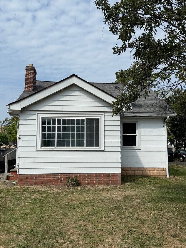 Primary Photo - Euclid 3 Bed Single