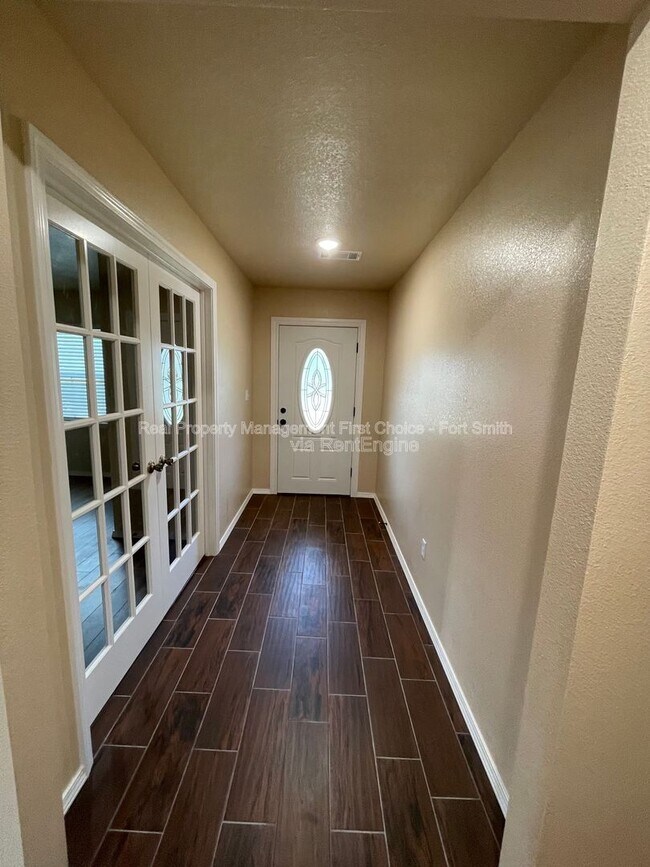 Foto del edificio - 16 Charmont Dr