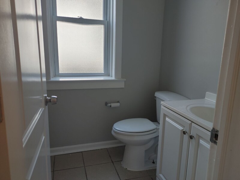 Primary Photo - 8408 S Kingston Ave