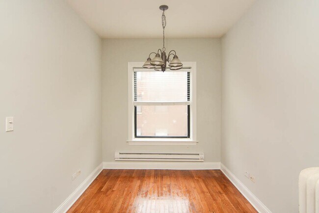 Foto del edificio - 722 W Addison St