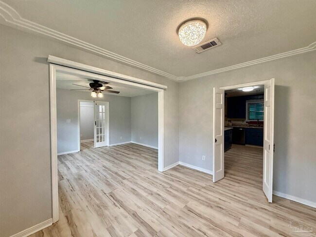 Foto del edificio - 9681 Pine Cone Dr