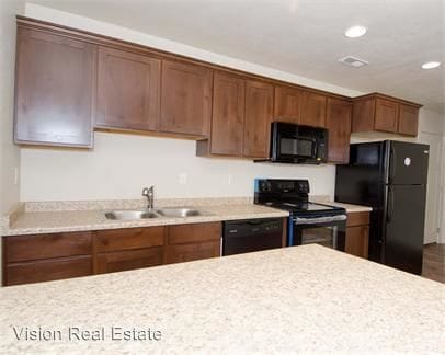 Building Photo - 3 br, 2 bath Apartment - 190-198 N. 725 E