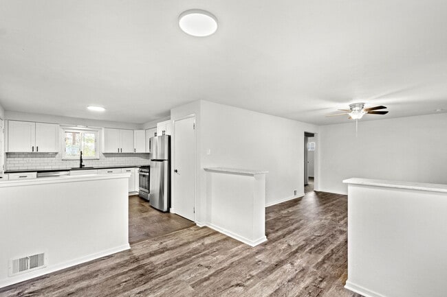 Building Photo - READY FOR MAY 15TH!! STUNNING & UPDATED 3-BEDROOM IN WHITE OAK!