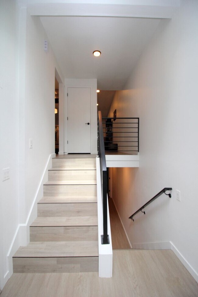 Foto del edificio - Updated Sleek 2 Bed/1.5 Bath Townhome in J...