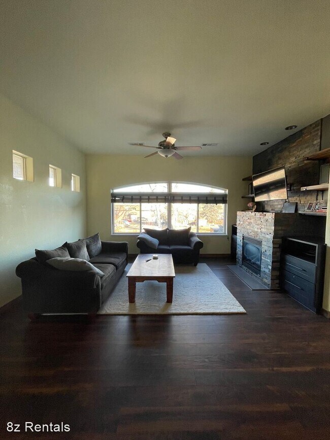 Building Photo - 3 br, 2 bath House - 5359 Balsam St Unit 201