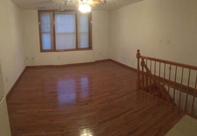 Living / Dining - 11 Oak St