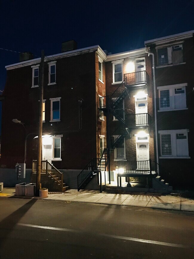 Building Photo - 44 Gist St