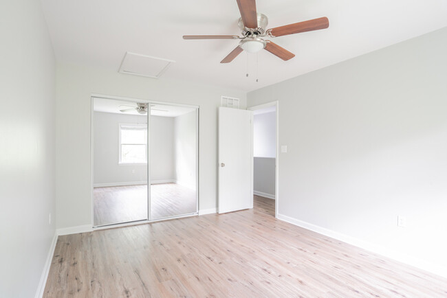 Building Photo - Spacious & Upgraded Luxury Home