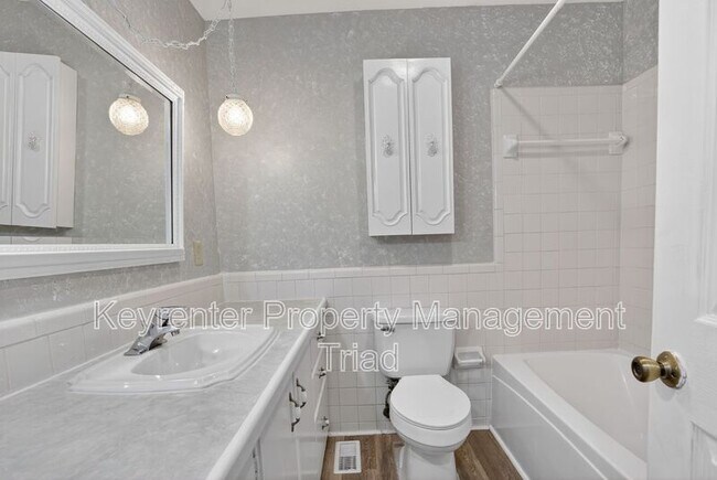 Foto del edificio - 402 Rand Blvd