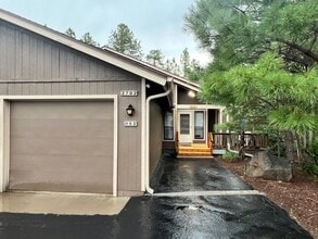 Building Photo - 2702 Juniper Cir