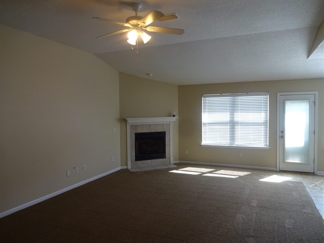 Building Photo - 3062 Hidden Oaks Dr