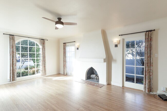 Foto del edificio - 3-Bed + 2-Bath Home | Midtown Ventura | Unfurnished