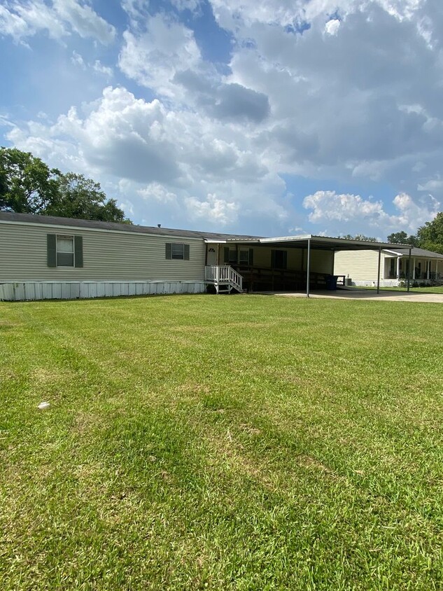 Primary Photo - Three Bedroom , 2 Bathroom , large yard