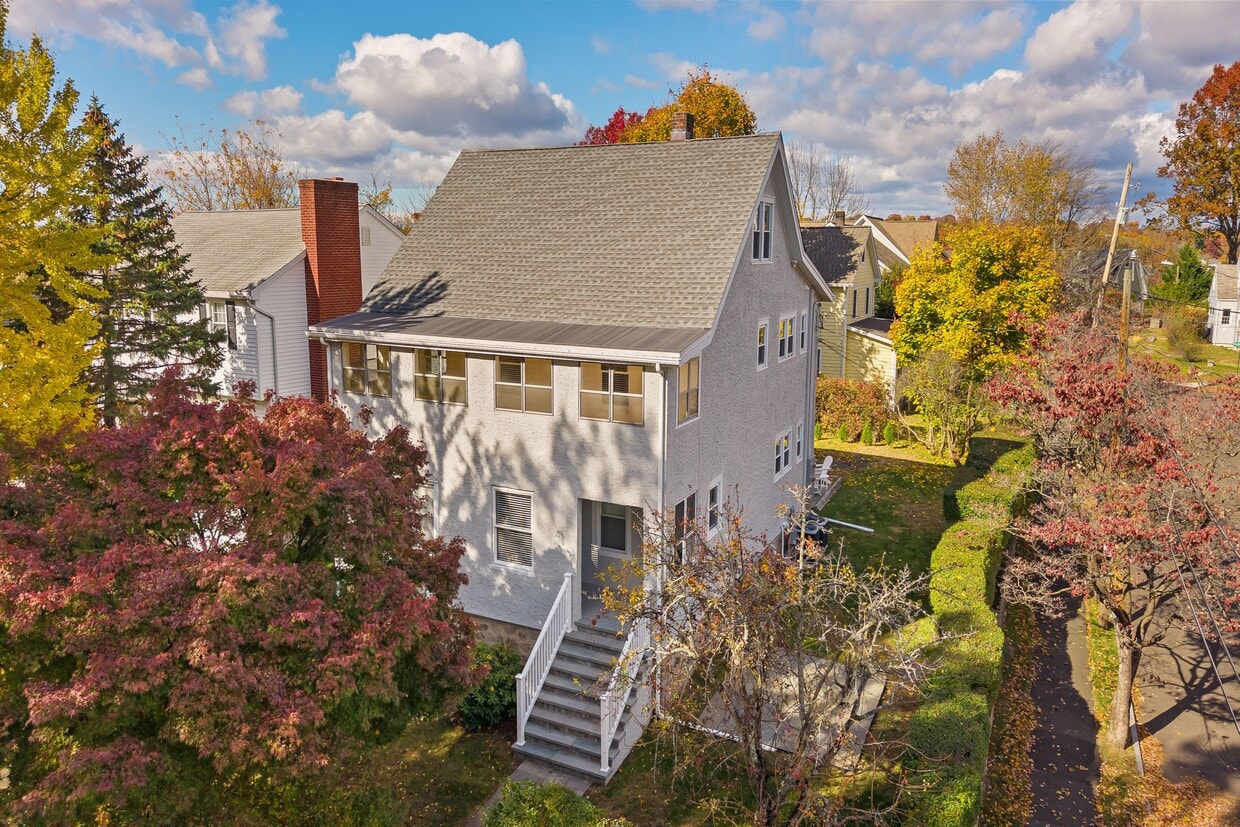 Primary Photo - 158 Henry St