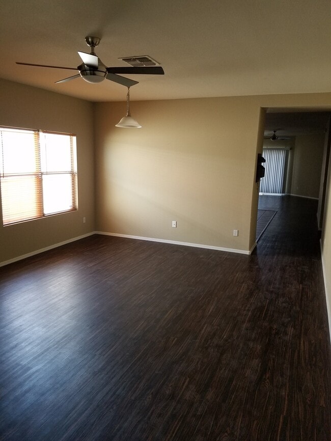 Building Photo - Beautiful 3/2 plus a den for rent near 27th Ave. & Roeser Rd.
