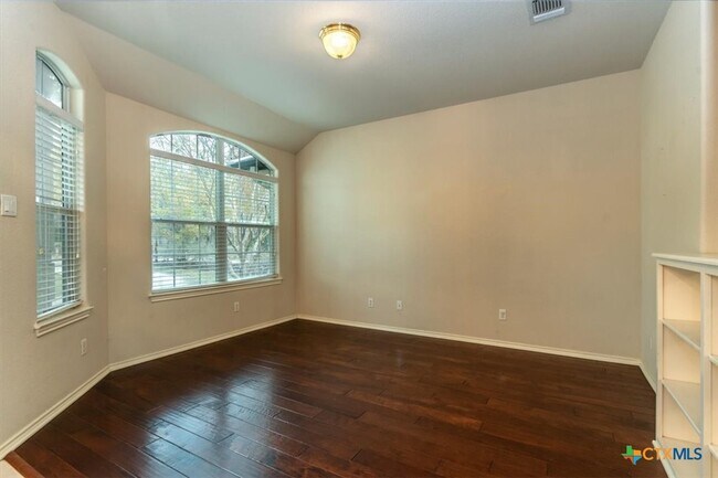 Foto del edificio - 128 Sunflower St