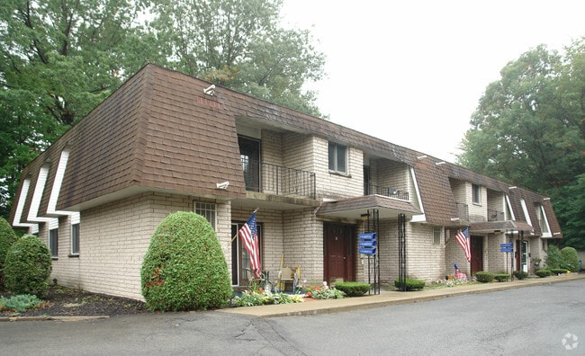 Building Photo - Esquire Village