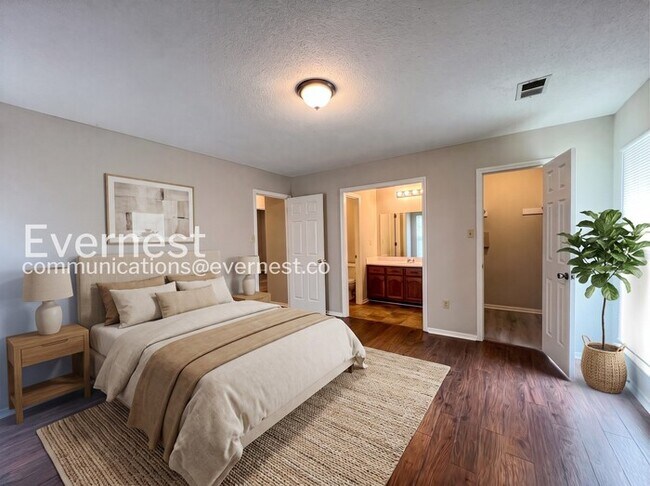 Foto del edificio - 3 Bed, 2 Bath Home with Fenced Yard / Pet-Friendly / Coming Soon!