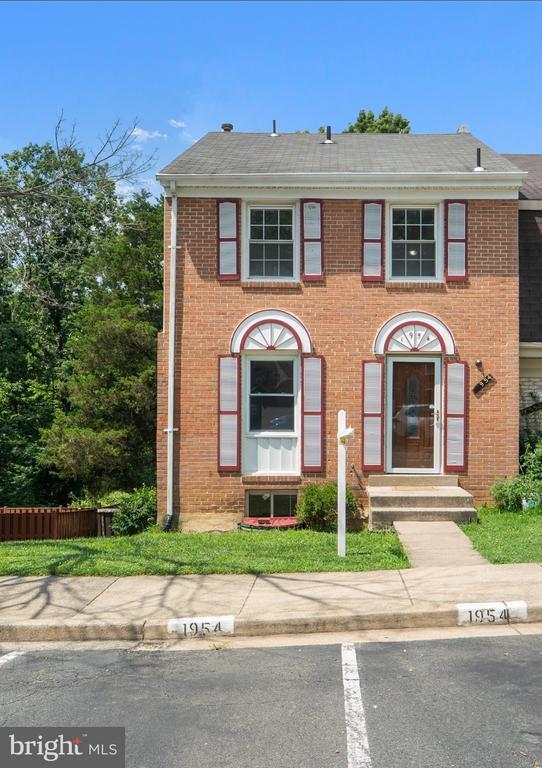 Foto principal - 1954 Mayflower Dr