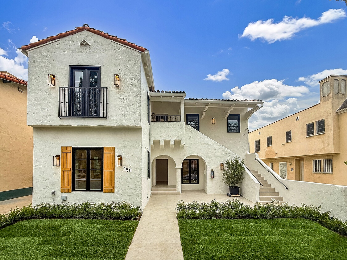 Foto principal - 150 N Arnaz Dr