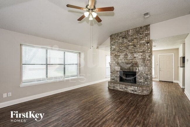 Building Photo - 911 Blewitt Dr