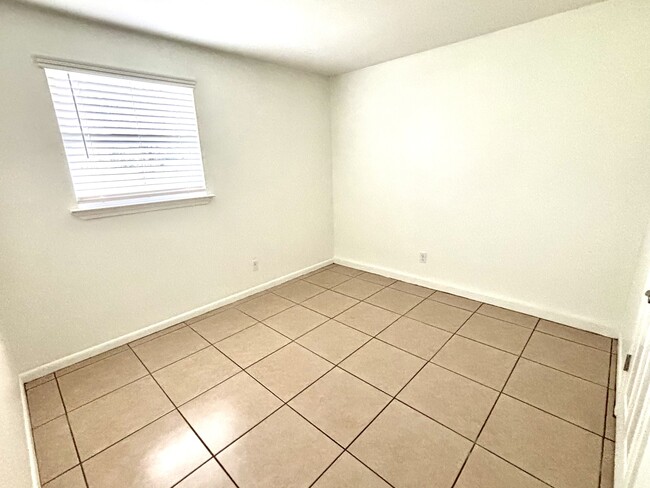 Foto del edificio - 28541 Trigg Rd